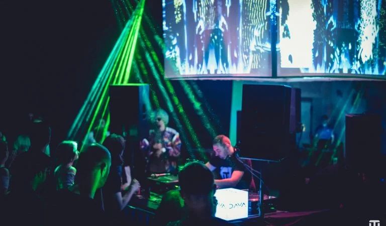 Techno Wall 2