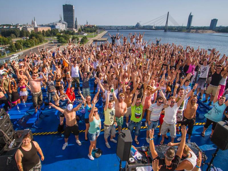 Monday Bar Cruise